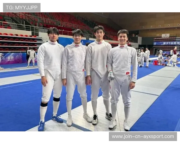 击剑冠军的荣耀瞬间：赛后与粉丝贴贴的温情时刻